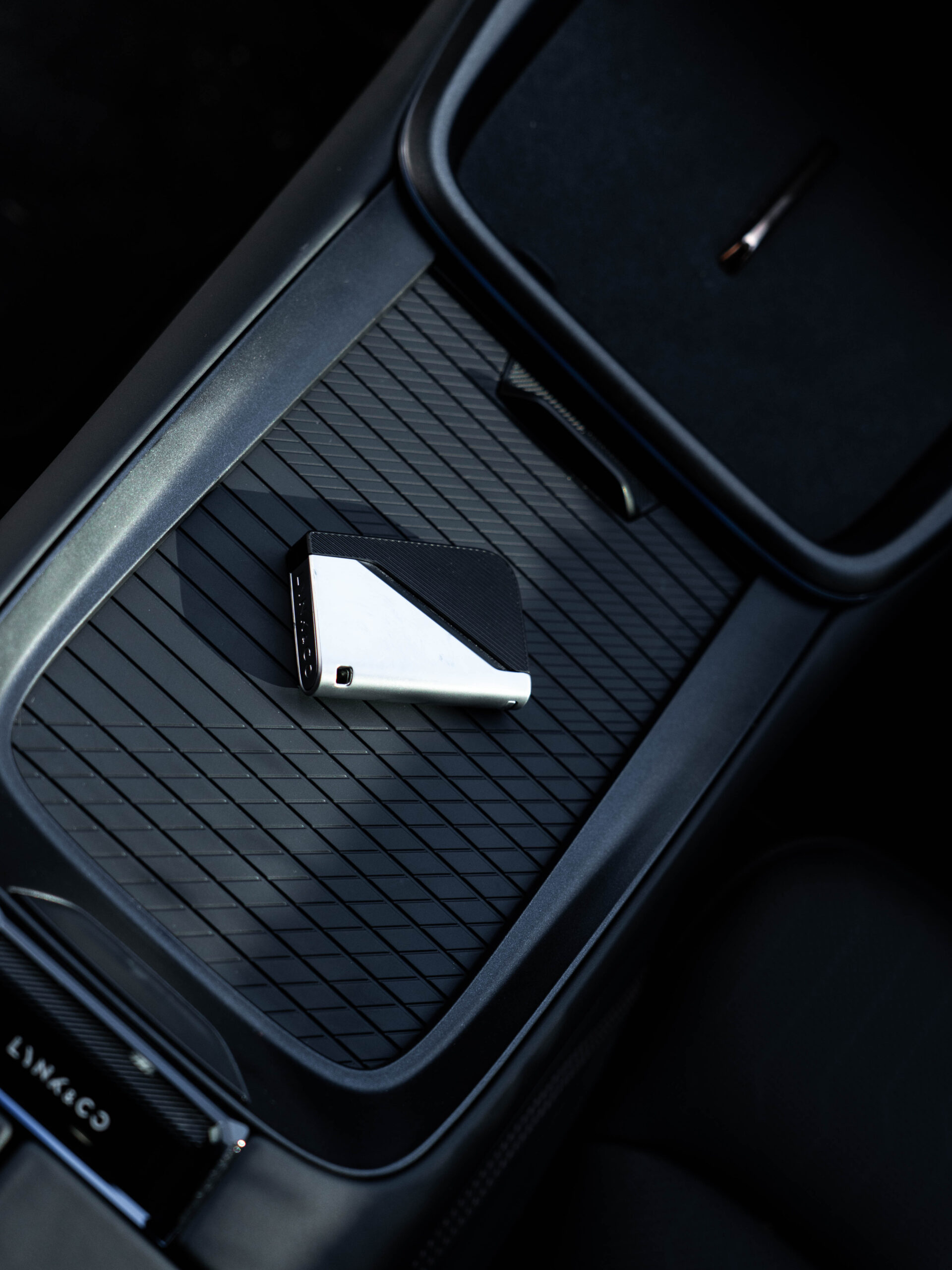 lynk & co 08
